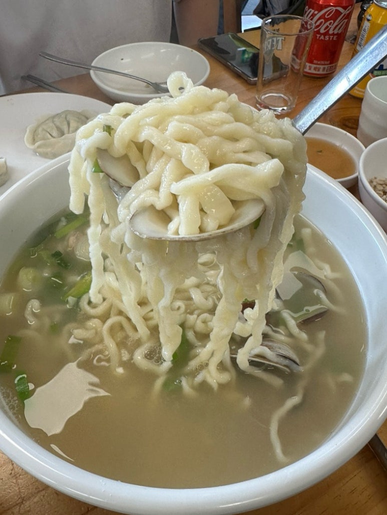 양만휘 해물생합칼국수 이미지