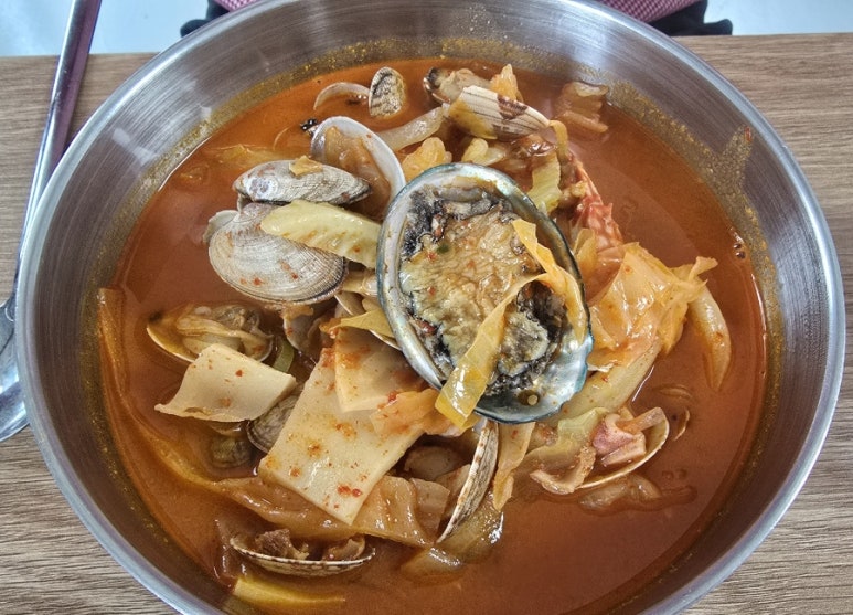 바다 해물 국밥 이미지