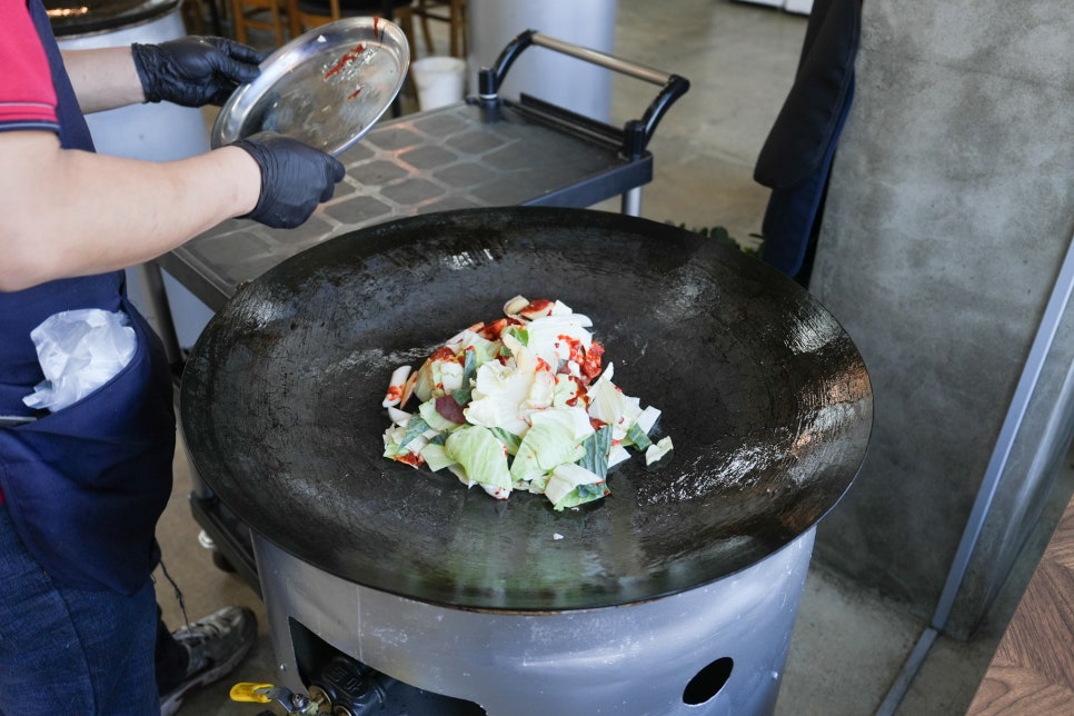 가평 솥뚜껑만난닭 솔직 후기 - 하늘숲빌리지 글램핑 가기 전 들른 최고의 닭갈비 맛집 이미지 9