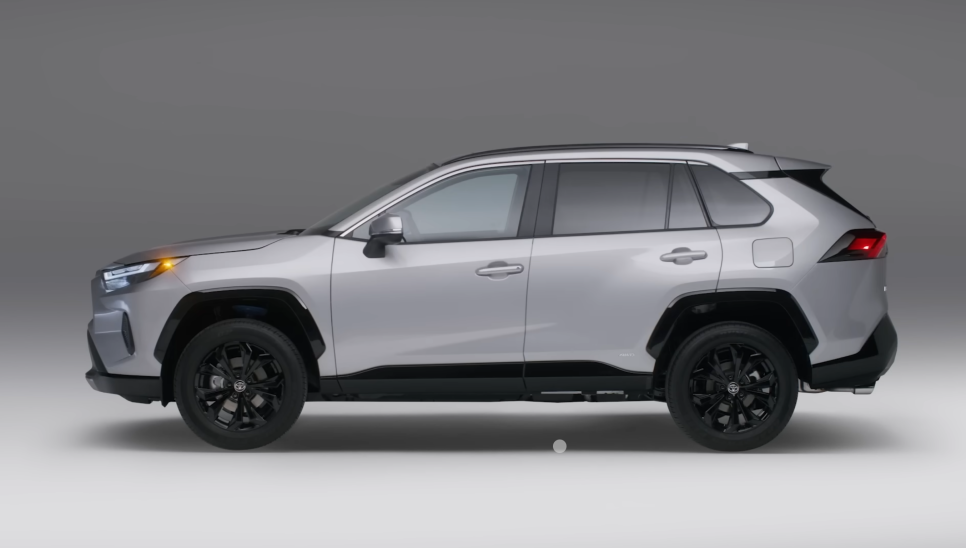2026 토요타 RAV4 플러그인 하이브리드(PHEV) 경쟁 모델은 현대 투싼 PHEV, 기아 스포티지 PHEV 이미지 3