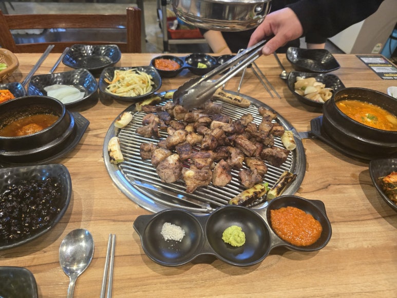 덕수아이흑돼지 이미지
