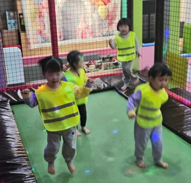 꼬물상 이미지