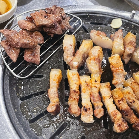 꿀먹은돼지 이미지