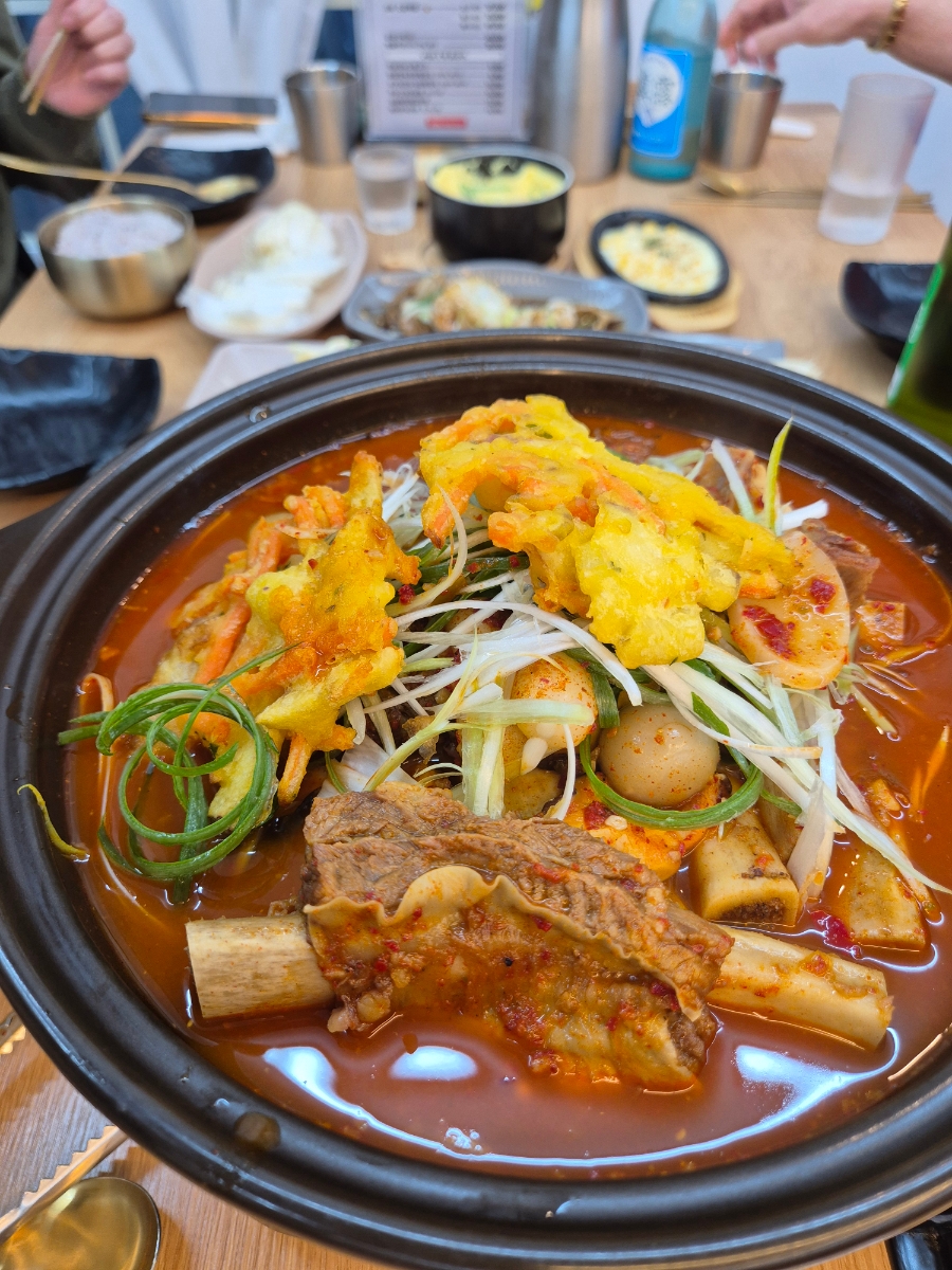 홍칼라소갈비찜 이미지