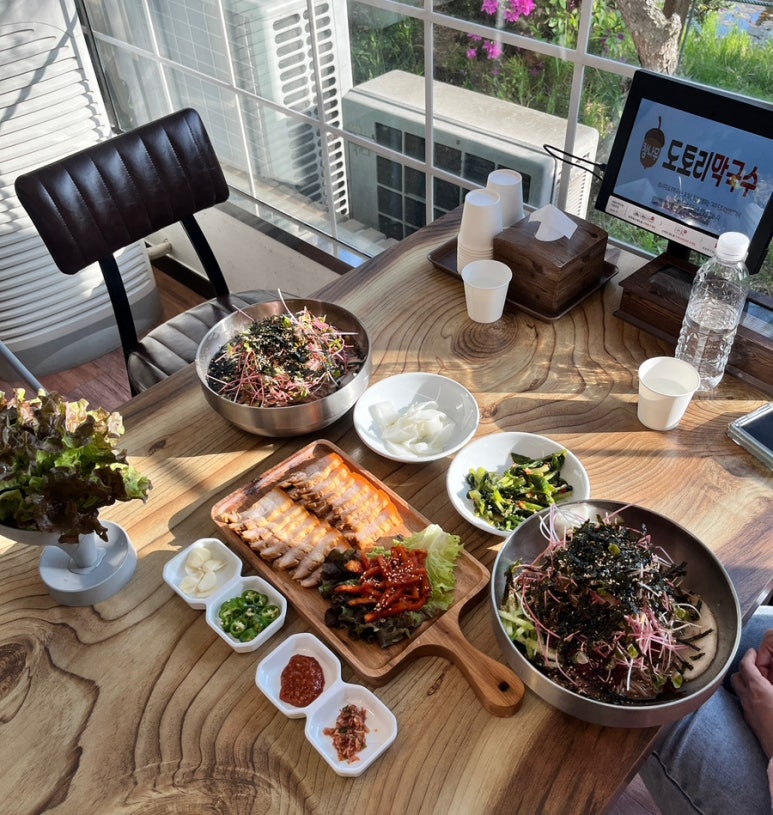 참나무도토리막국수 이미지