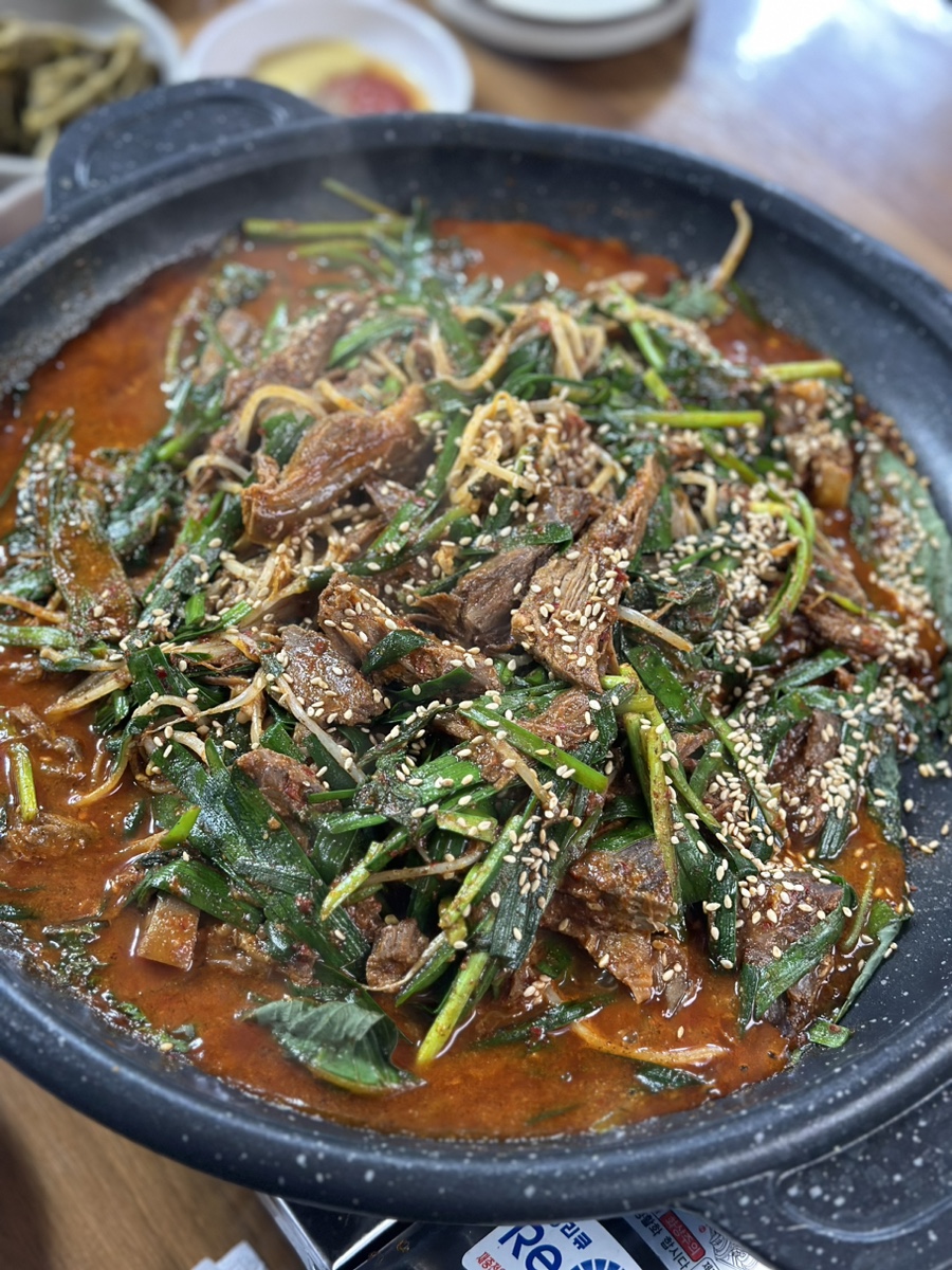 쌍둥이흑염소 이미지