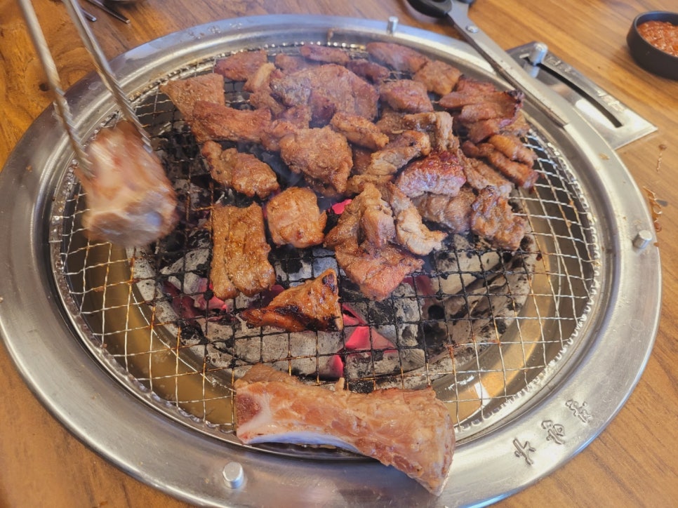 감탄돼지 이미지