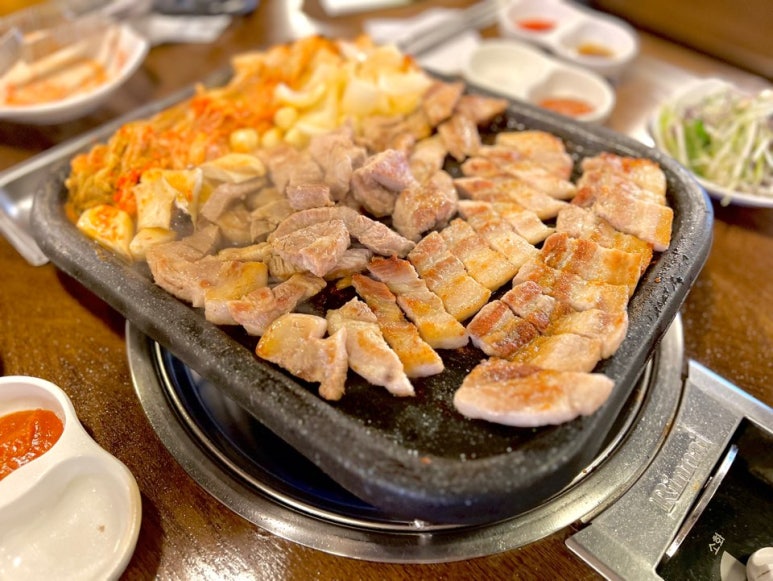 돈돼지삼겹살 이미지