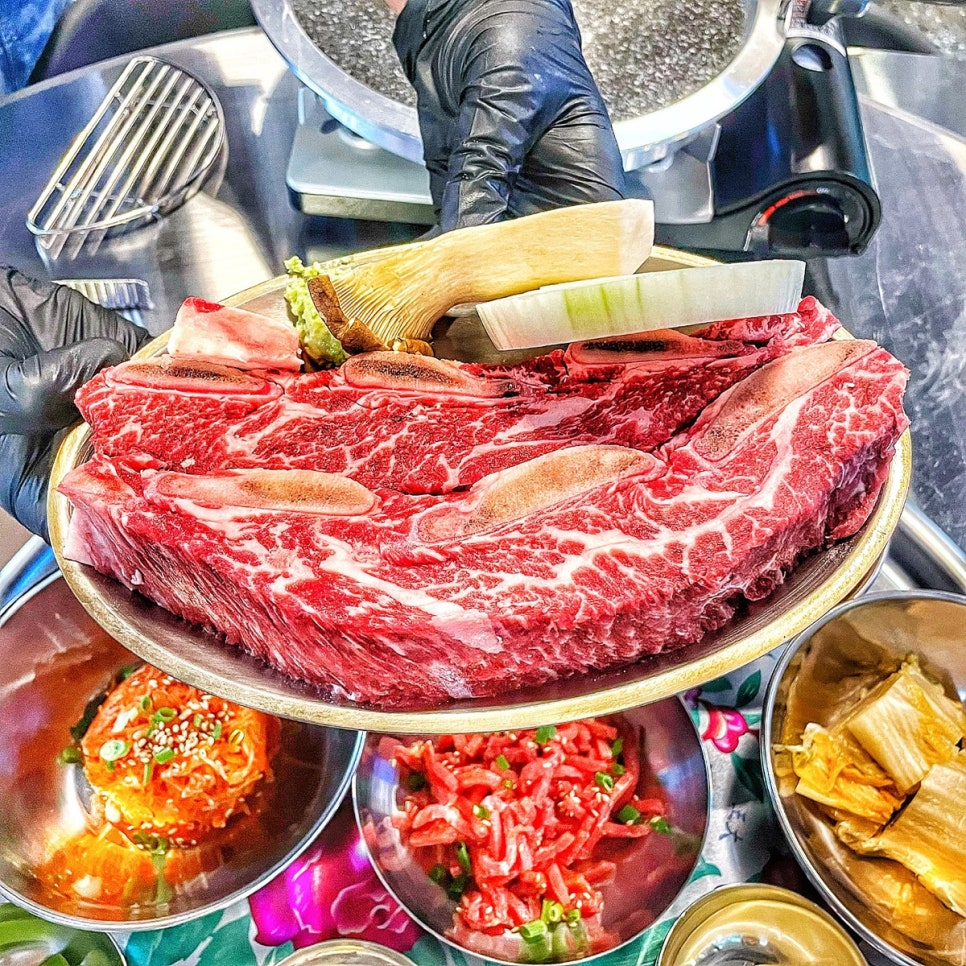 두툼한고깃집 이미지