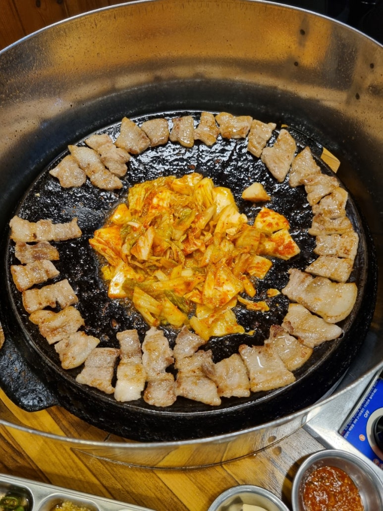 무쇠김치삼겹 대전봉명점 이미지