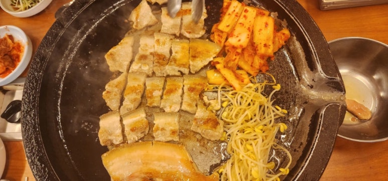 가마솥에생삼겹 이미지