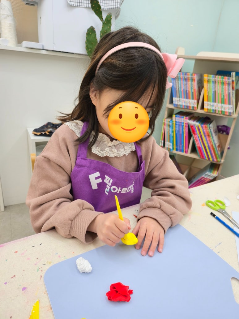 미술하는아이 이미지