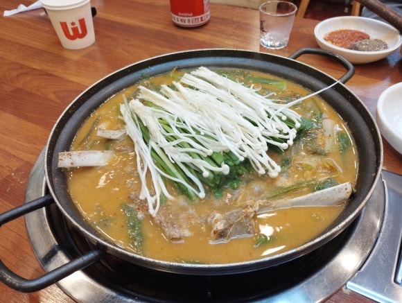 능어리흑염소 이미지