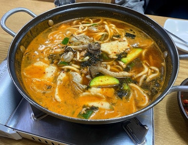 암돌 속풀이 칼국수 이미지