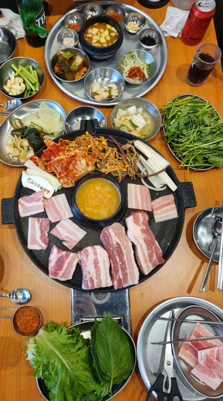뚝배기솥뚜껑삼겹살 이미지