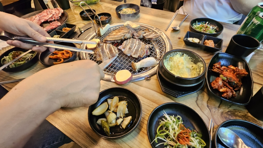 돈날개숯불갈비 이미지