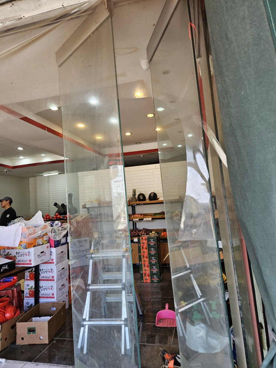 용인 수지 상현동 상가 강화유리문 3세트 철거 — 원상복구 — 현장 사진 4