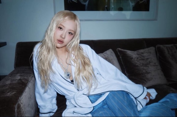 금발 미용실 이미지