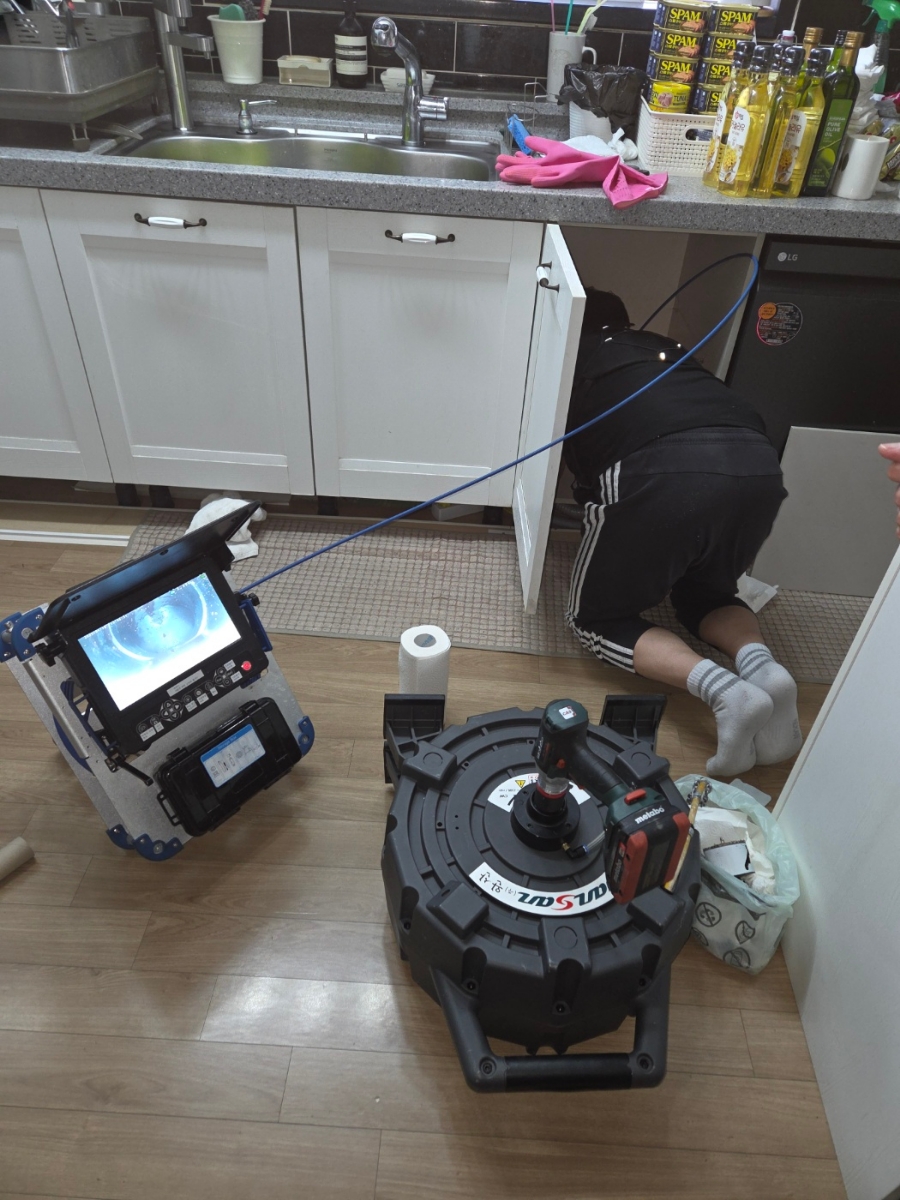 하수구막힘싱크대막힘변기뚫어주는곳배수구배관역류해빙악취제거 이미지