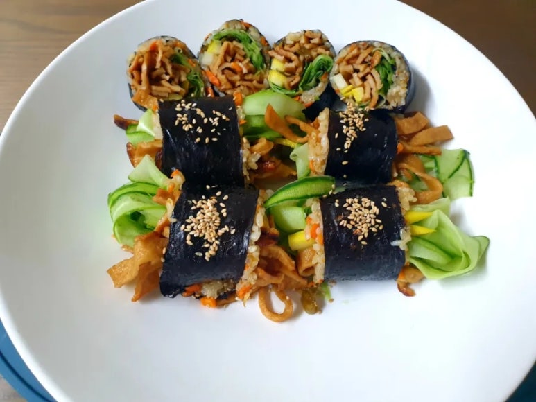 돌돌이 김밥 이미지