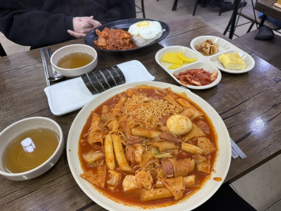 윤가네김밥 이미지
