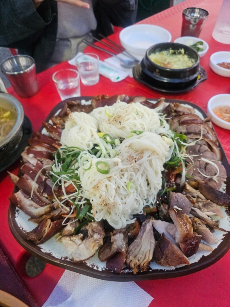 골뱅이창너머족발 이미지