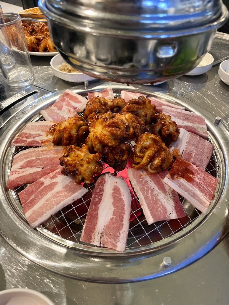평화 숯불 쭈꾸미 이미지