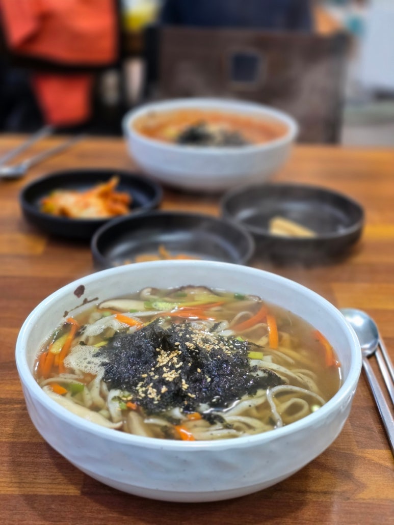 호두네칼국수 이미지