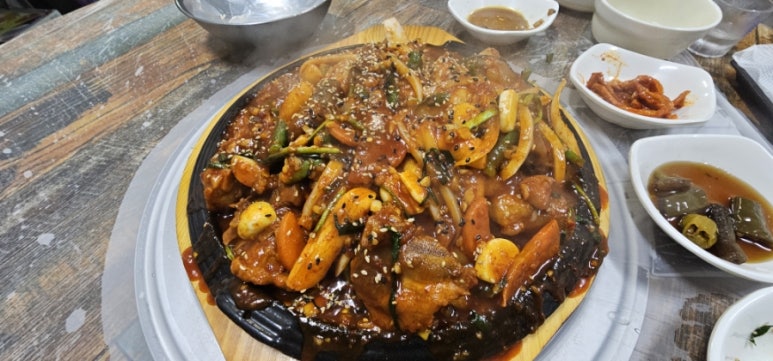 빨간돼지꼬리 이미지