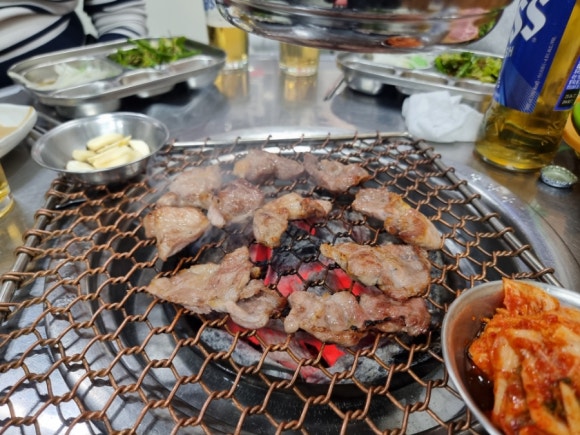 진목살참숯돼지 이미지