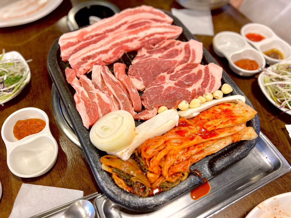 돈돼지삼겹살 이미지