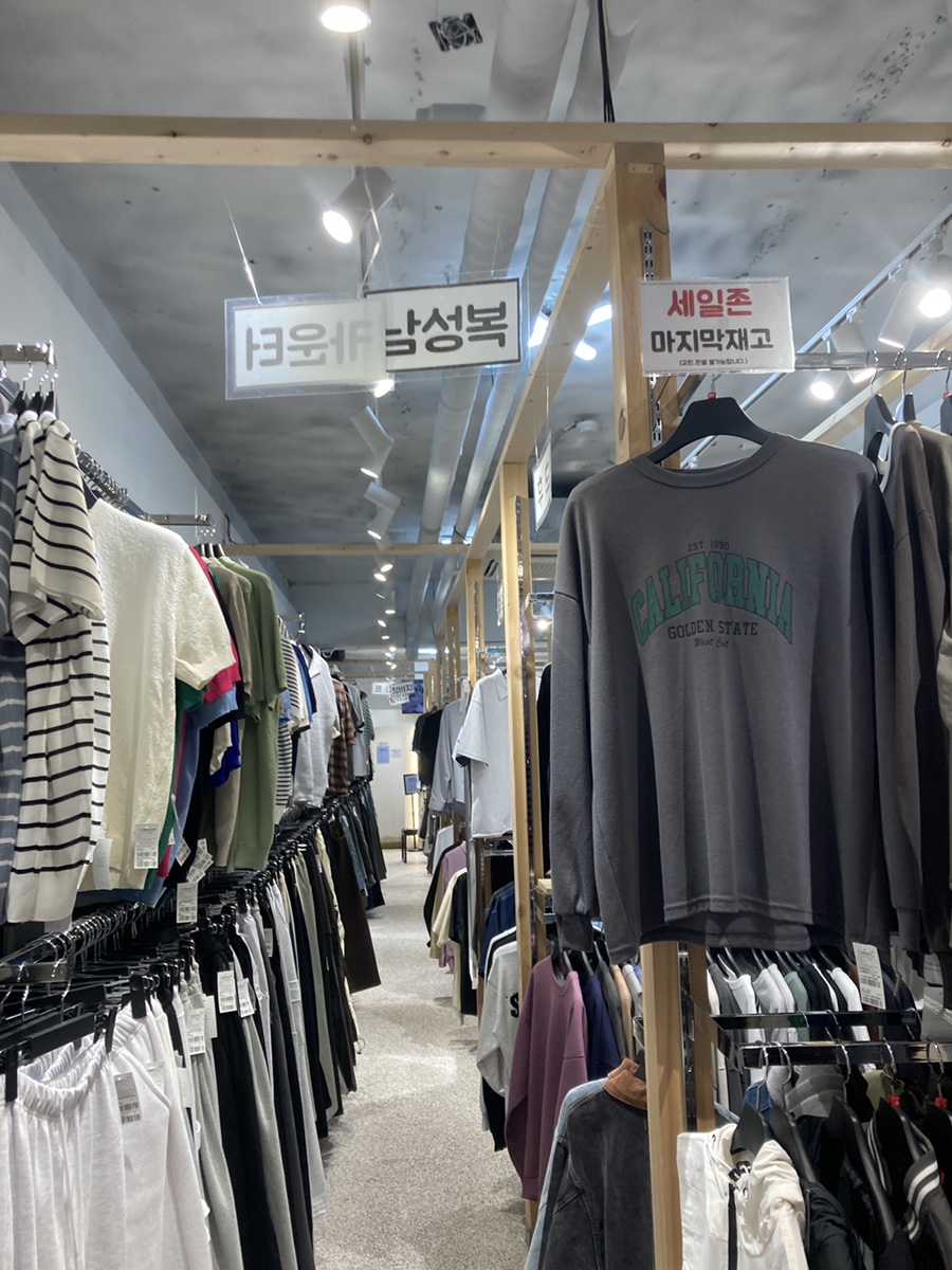 남성복코너 이미지