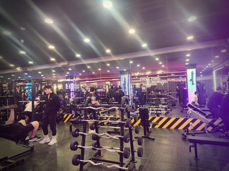 헬스장 이미지