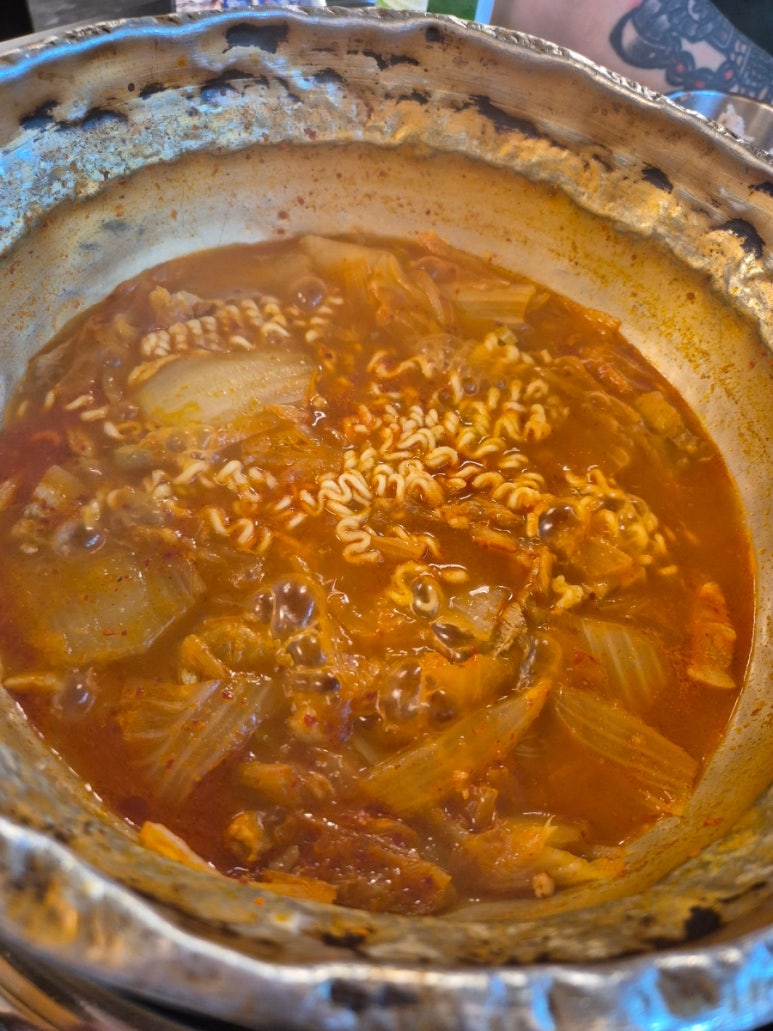 양푼이통돼지김치찌개 이미지