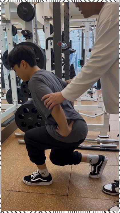 모던휘트니스 이미지