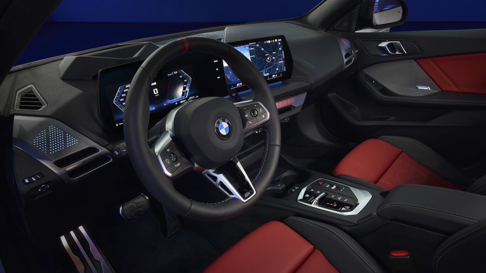 2025 BMW M235 xDrive 그란 쿠페 "국내 경쟁자는 현대 아반떼N이라고?" 이미지 14