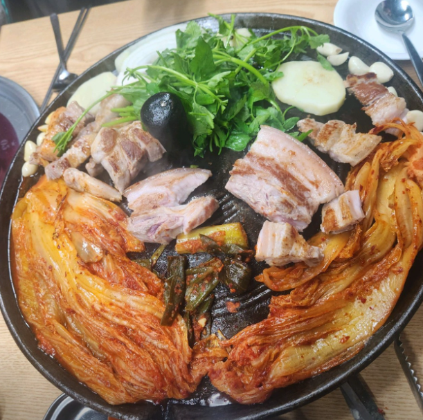 일산미나리솥뚜껑삼겹살 이미지