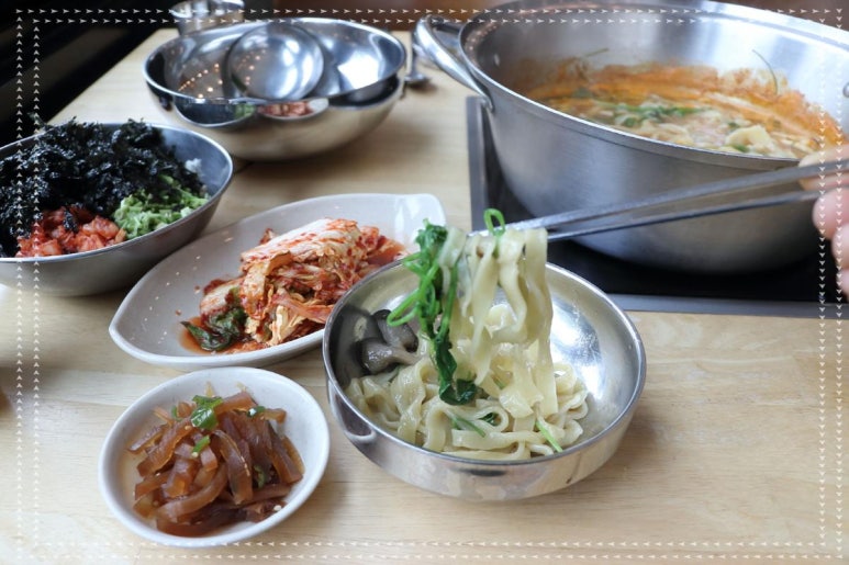 샤브손칼국수 이미지