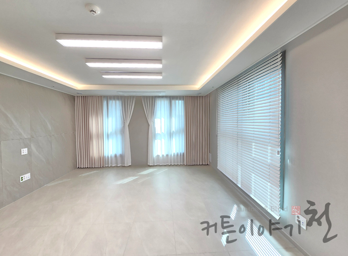 커튼이야기천-세종전시장 이미지