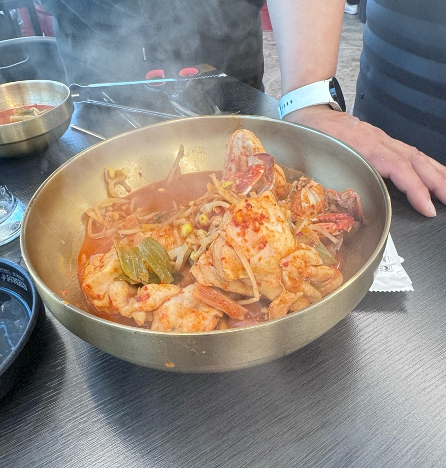 꽃게품은닭 이미지