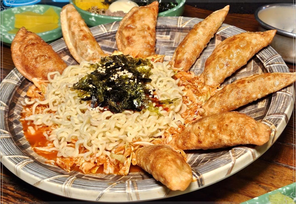닭발이랑꼬치랑 이미지