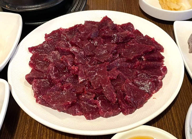 영천생고기육회 이미지
