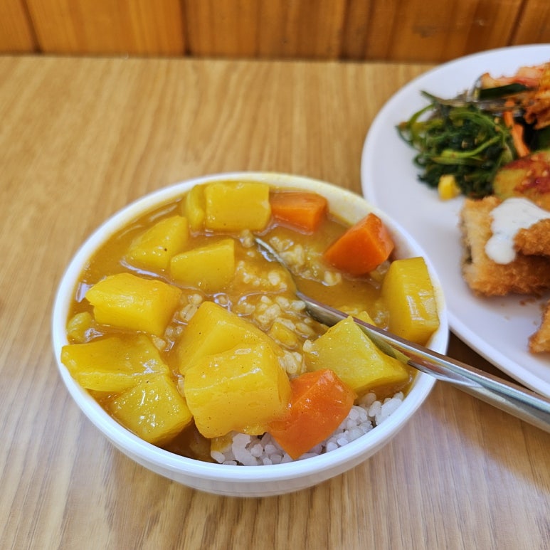 곰달래한식뷔페 이미지