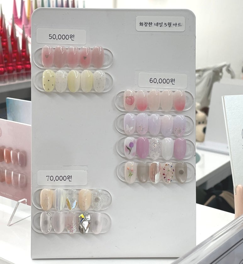 화창한 네일 이미지