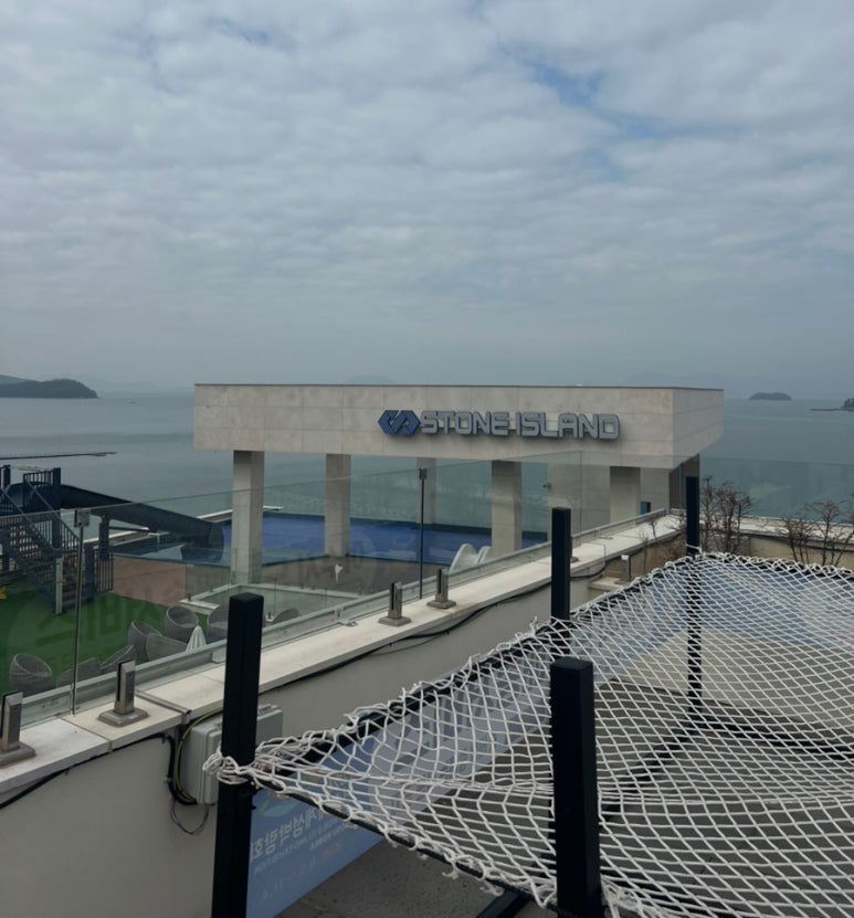 스톤아일랜드 풀빌라 이미지