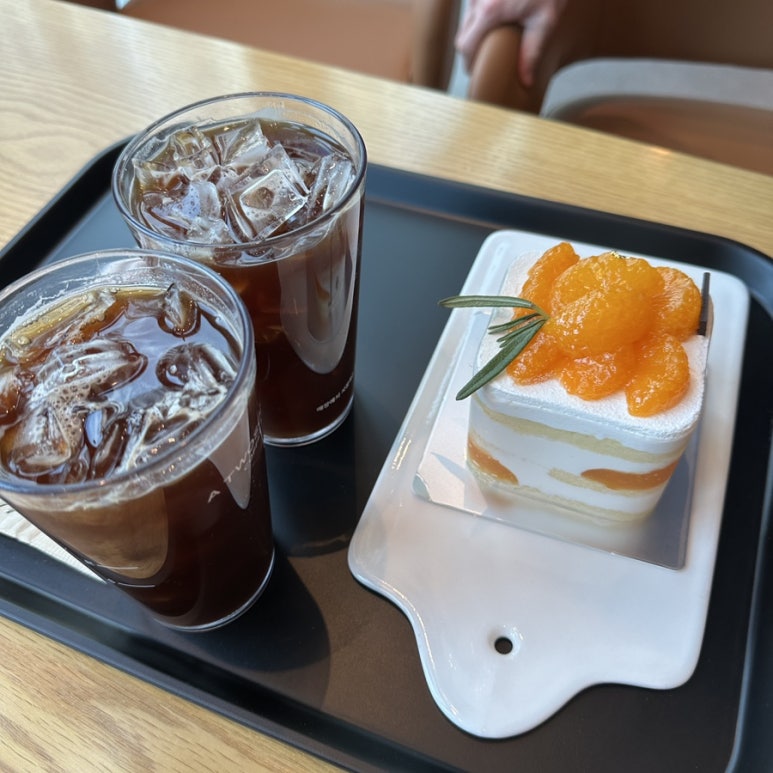 투썸플레이스 호반수청점 이미지