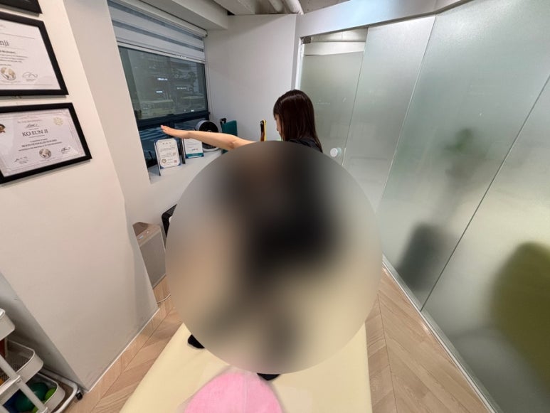 인더비기닝 이미지