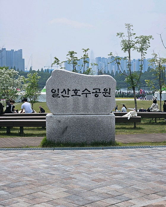 자연과호수 이미지