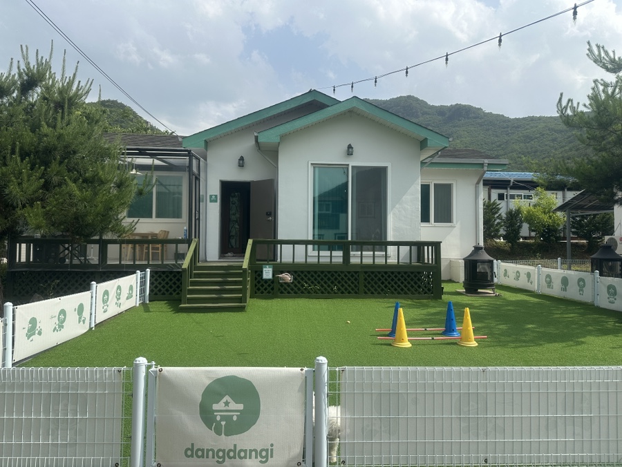 댕댕이애견가족펜션블랙 이미지