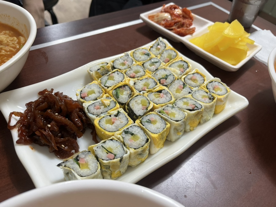 짠지계란말이김밥 이미지